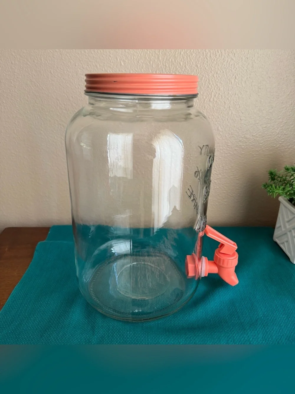 Quality Drinkware large beverage dispenser with salmon pink/peach lid